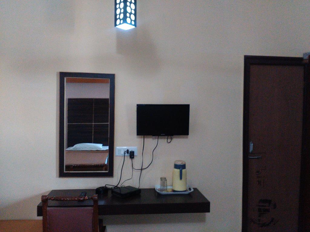 Hotel Ajaya Varanasi Bilik gambar